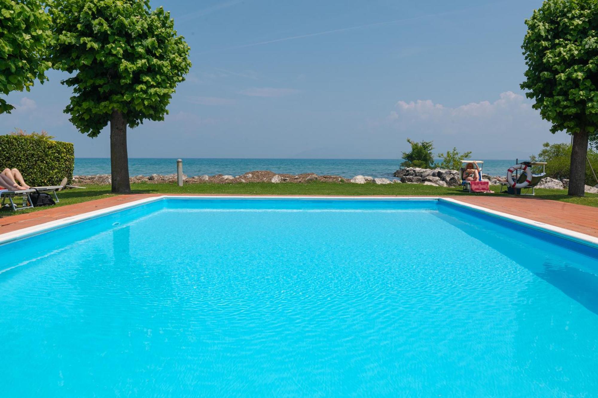 Incantevole Location Fronte Lago Sirmione Exterior foto